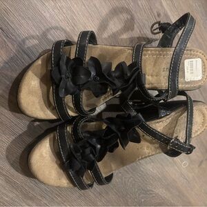 Comfort Plus by Predictions Black and Tan Sandals